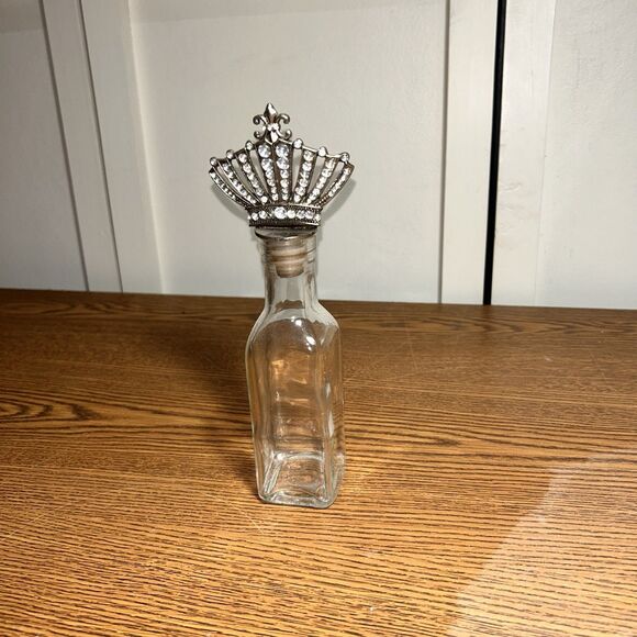 Glass Bottle Decanter w/ Jeweled Crown Topper - Picture 3 of 6